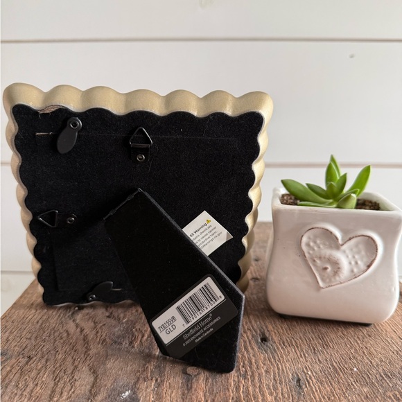 Watercolor original in 4x4 Scalloped Frame - Picture 5 of 5